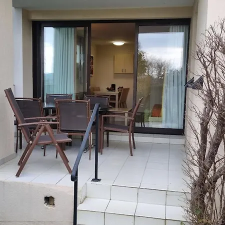 Nice 36 M Bright And Equipped With Garden Pool Appartement