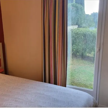 Nice 36 M Bright And Equipped With Garden Pool *